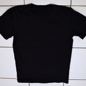 Plain black tshirt